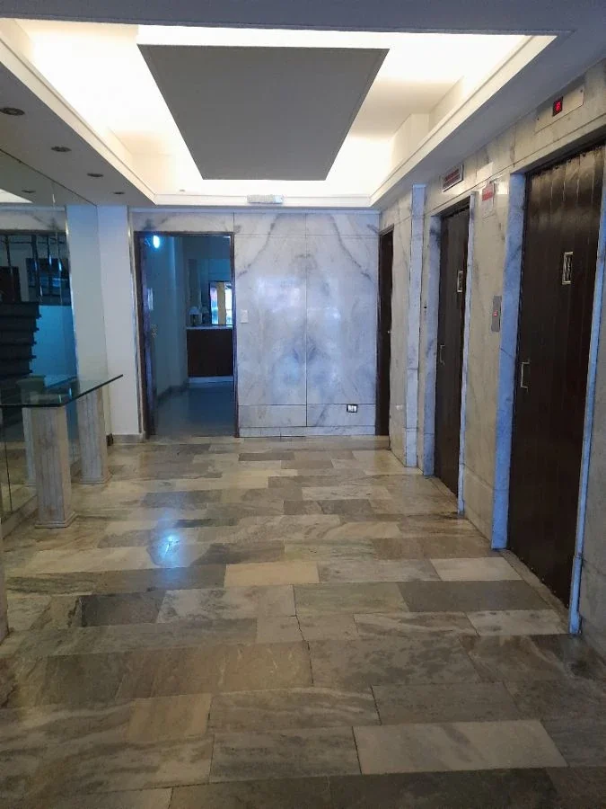 Impecable 3 Amb. con Dependencia y Cochera, Piso 9, 2 Baños, Excelente Ubicación - Imagen 3