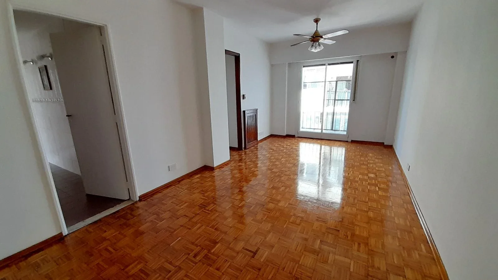 Impecable 3 Amb. con Dependencia y Cochera, Piso 9, 2 Baños, Excelente Ubicación - Imagen 4