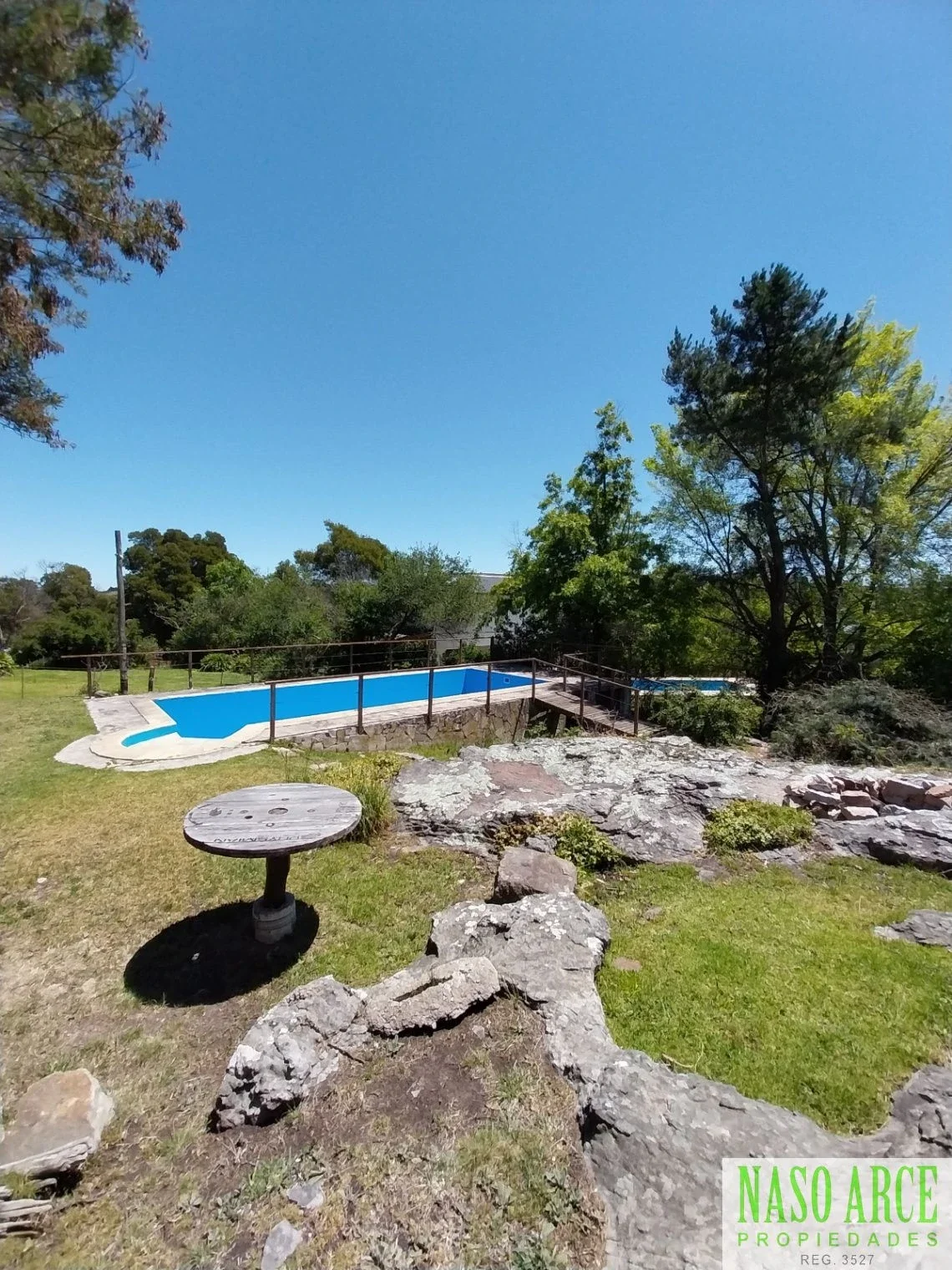 Lote en venta con piscina con planos - Balcón del Golf - Sierra de los Padres - Imagen 1