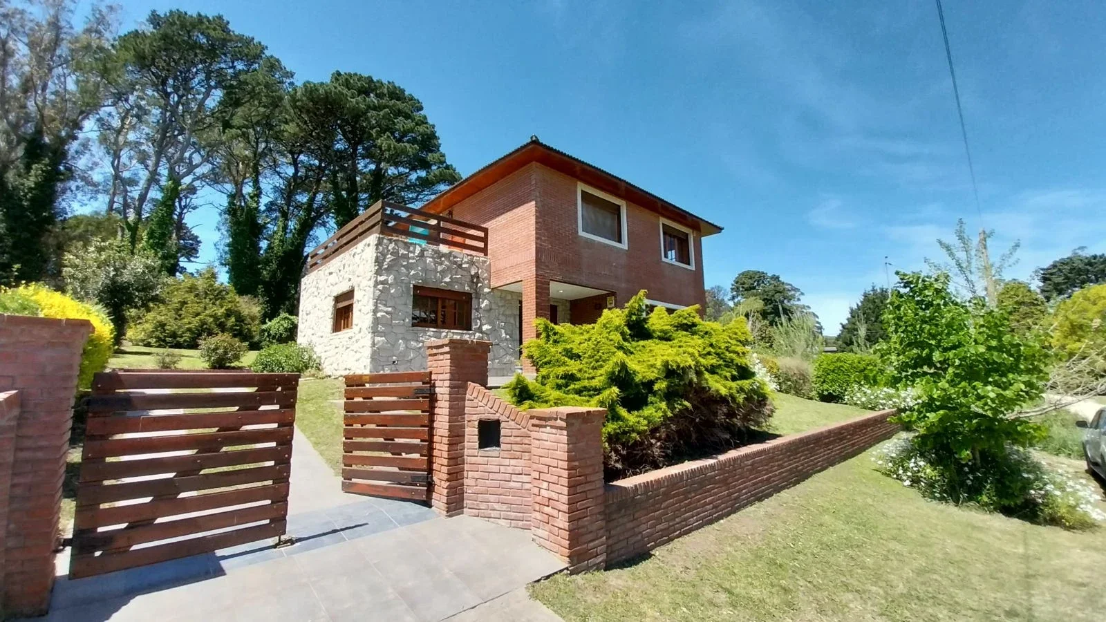 IMPORTANTE CHALET EN VENTA - GAS NATURAL CONECTADO - ZONA CAPILLA - Imagen 1