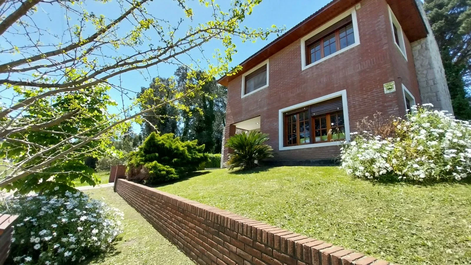 IMPORTANTE CHALET EN VENTA - GAS NATURAL CONECTADO - ZONA CAPILLA - Imagen 2