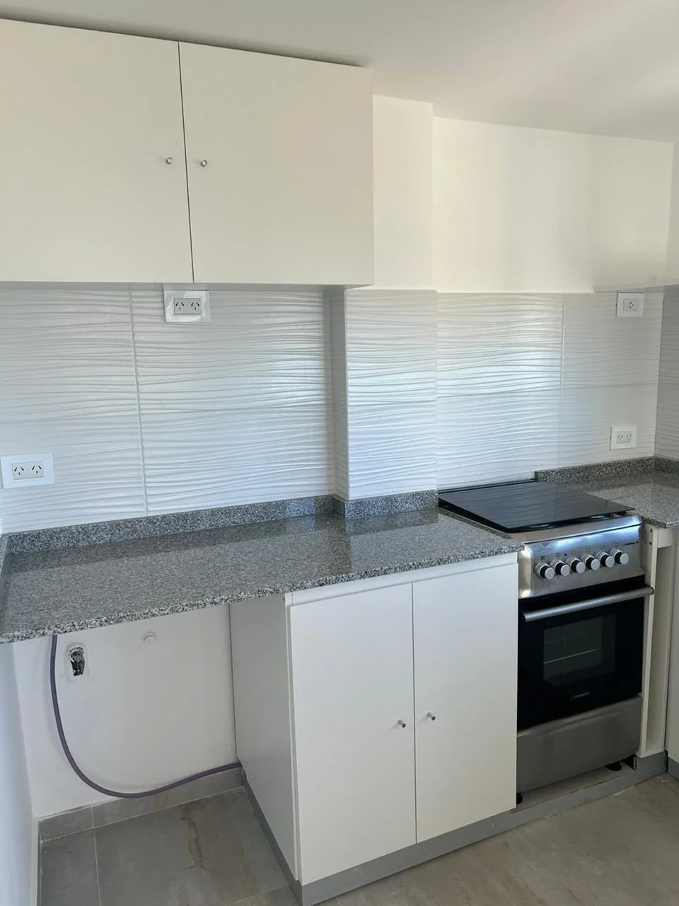 ALQUILER ANUAL departamento 2 ambientes con cochera doble frente al mar - Imagen 4