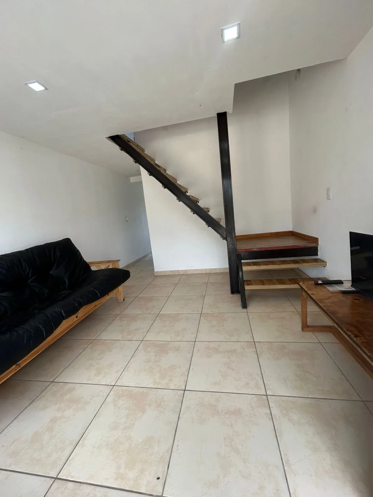 Dúplex en alquiler c/ cochera en Alfar - Imagen 3