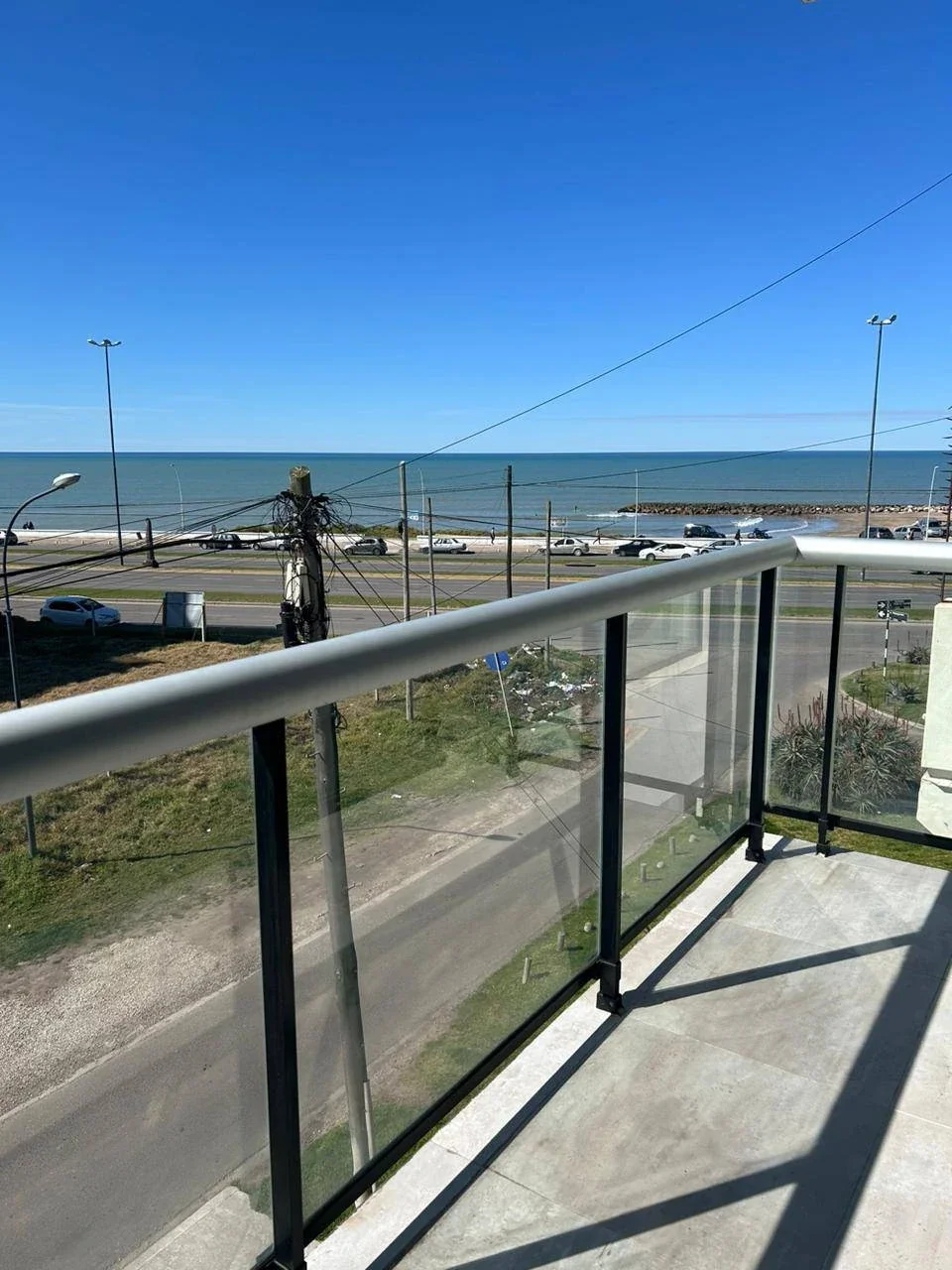 Venta departamento 2 ambientes con cochera doble frente al mar - Imagen 2