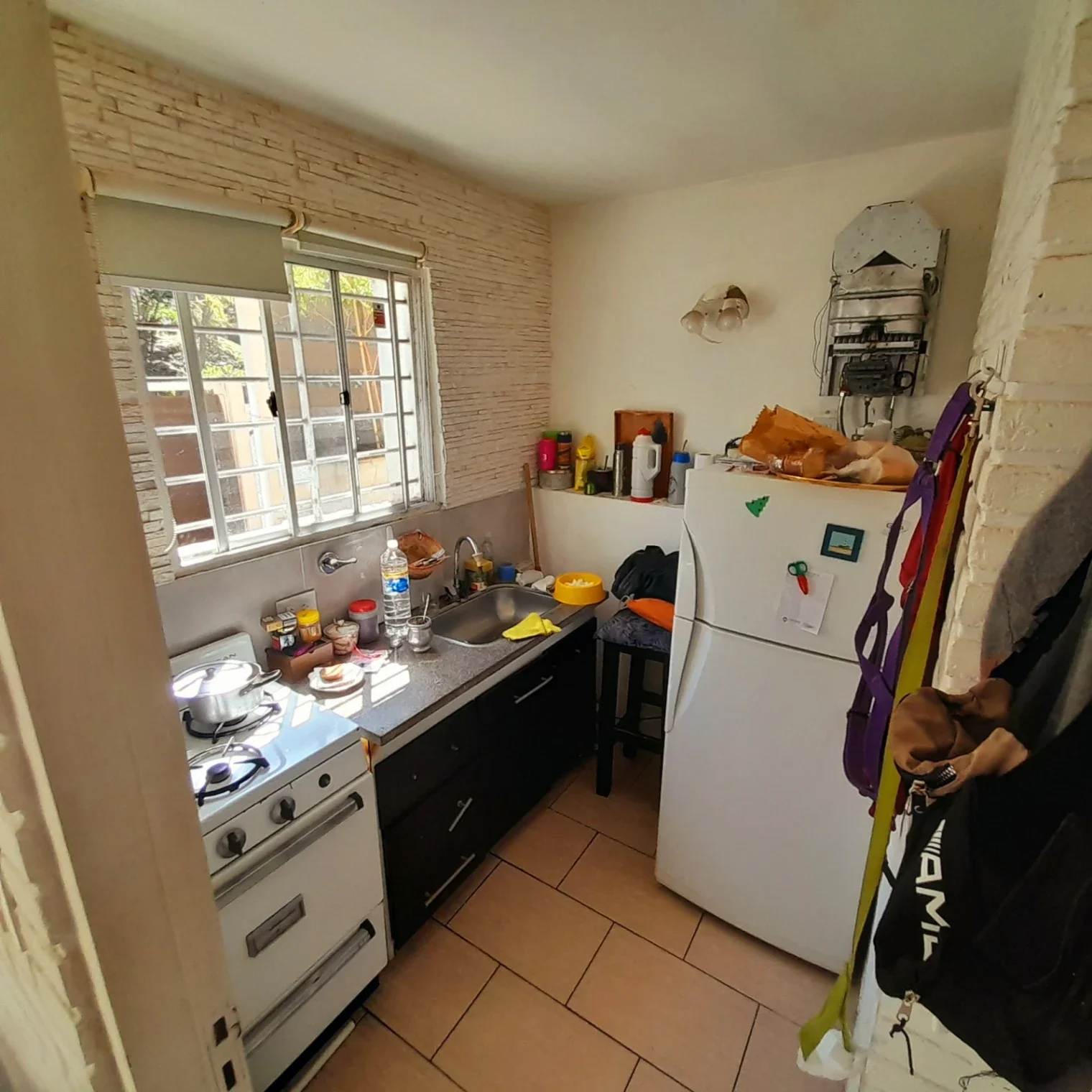 EN ALQUILER | CHALET 4 AMBIENTES EN ESQUINA CON GARAGE Y QUINCHO - Imagen 3