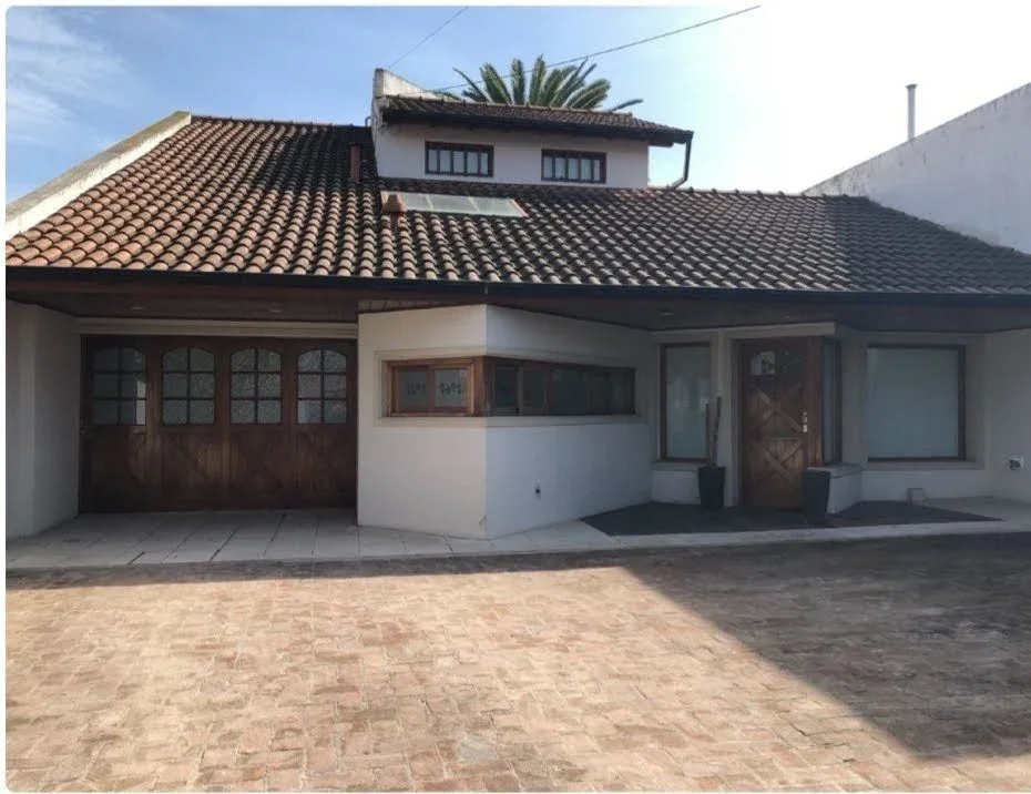 Venta Chalet 4 ambientes con piscina climatizada. Los Pinares - Imagen 1