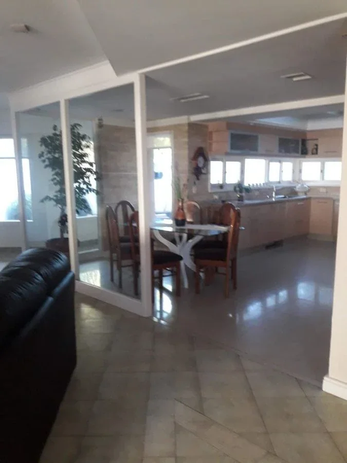Venta Chalet 4 ambientes con piscina climatizada. Los Pinares - Imagen 2