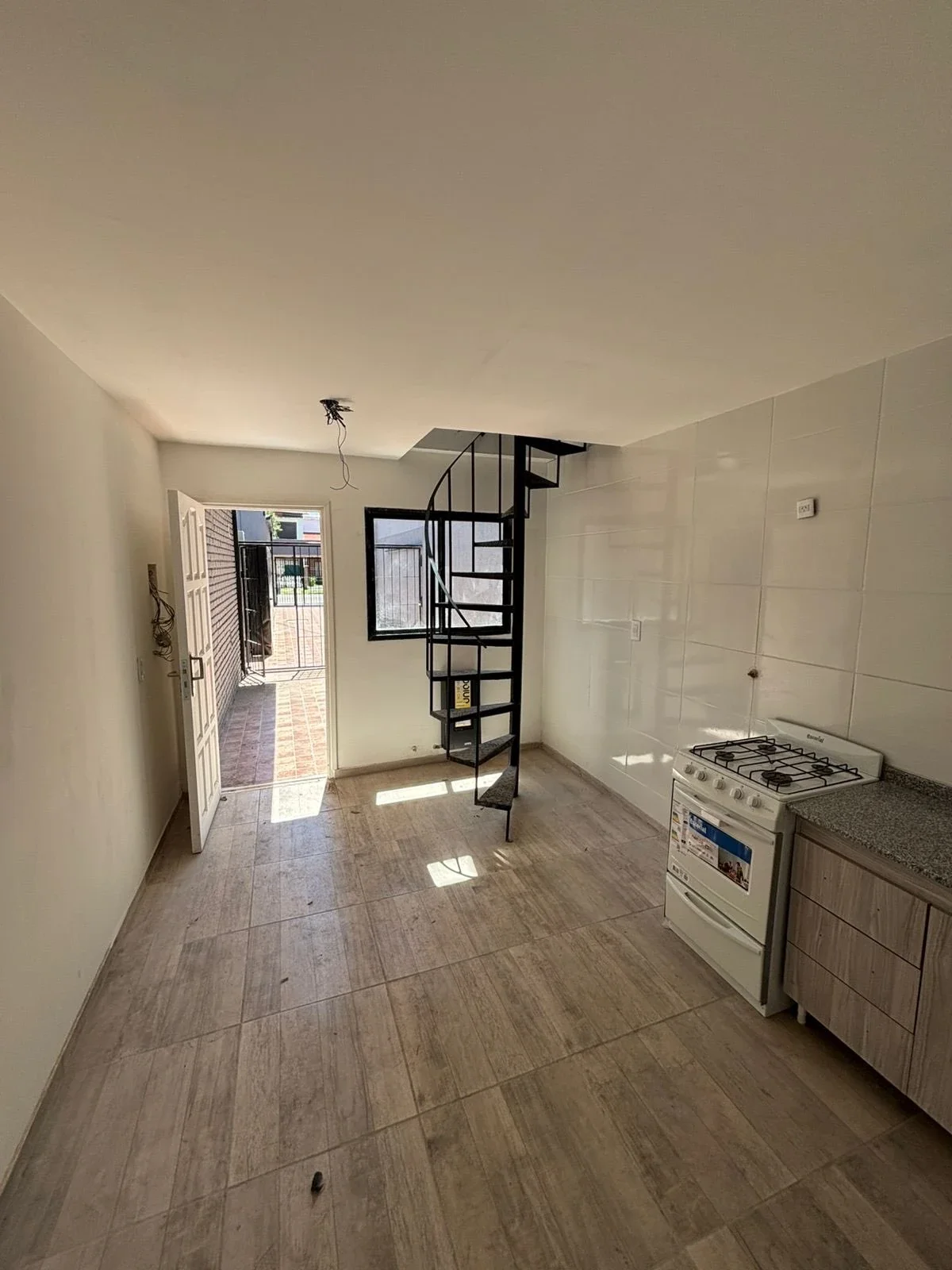 Alquiler 24 meses PH 2 ambientes en Duplex y Patio. Misiones y Alvarado - Imagen 2