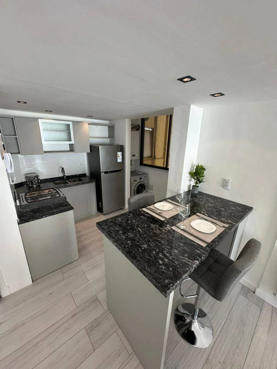 VENTA: Departamento de 4 Ambientes con Dependencia/Escritorio y Balcón Terraza - Imagen 3