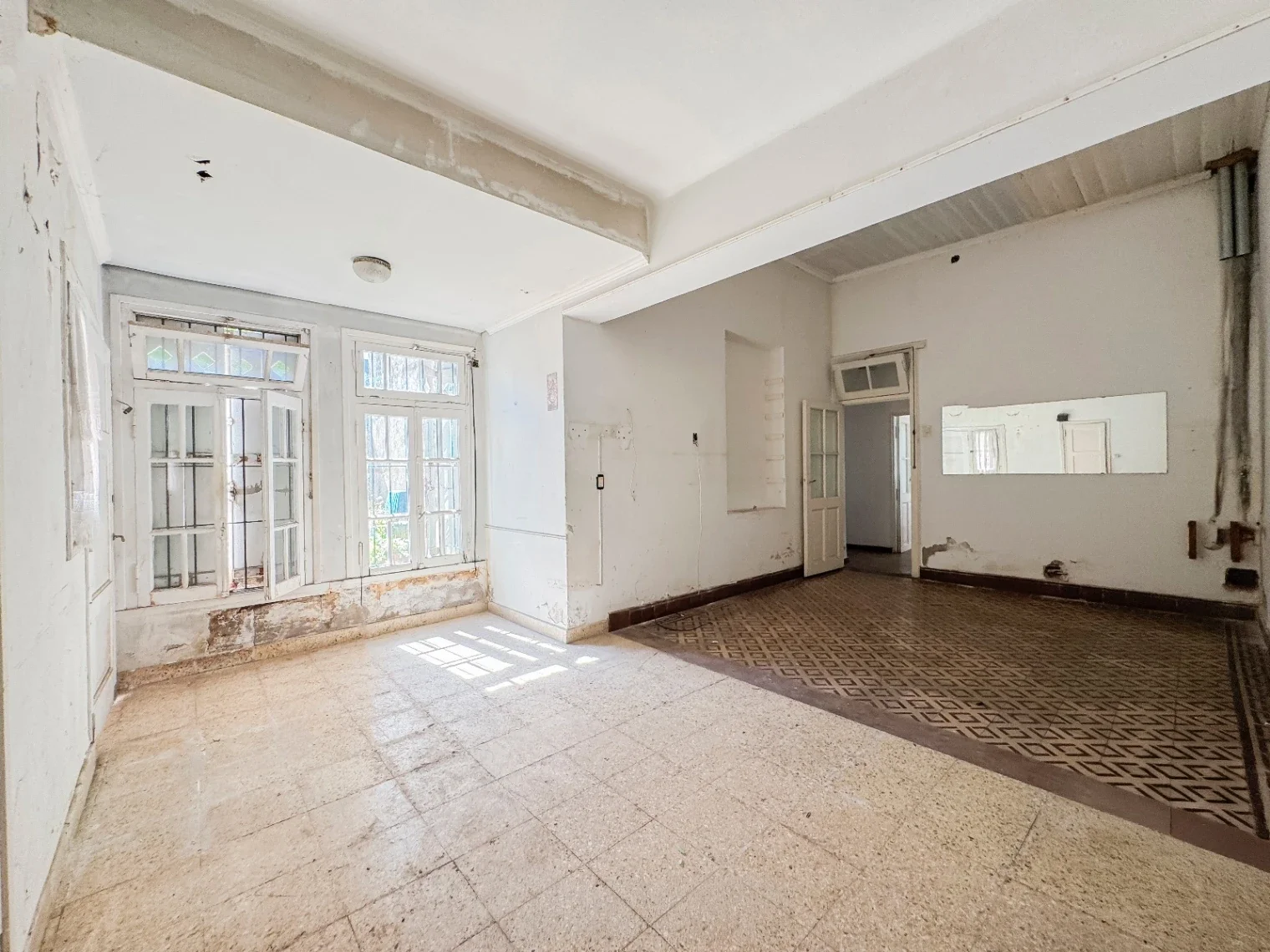 Venta Lote o casa a reciclar. Barrio La Perla - Imagen 2