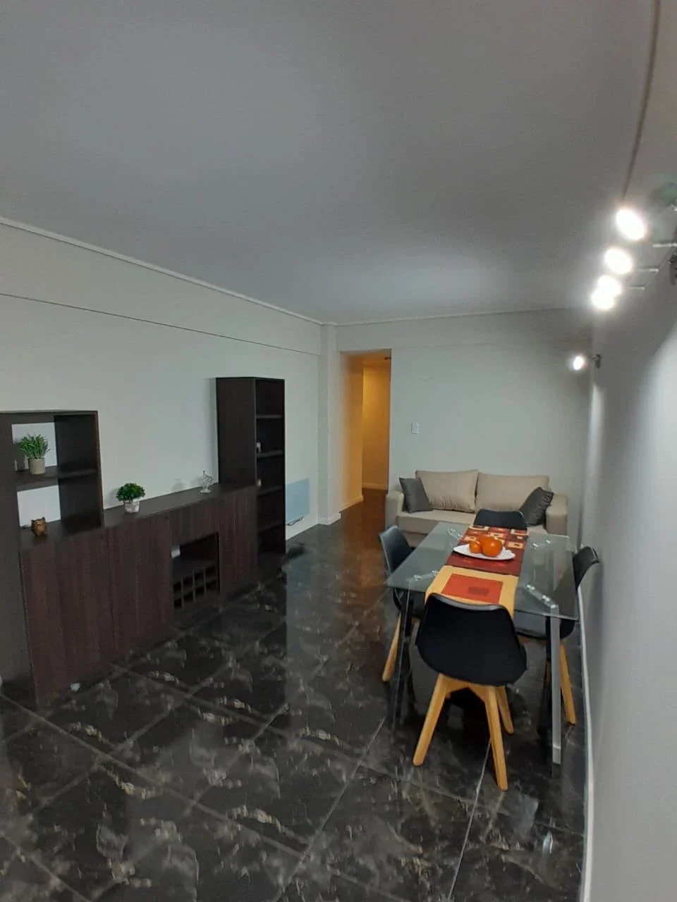 Venta Departamento 2 amb. y dependencia. Balcón al frente y Cochera. Zona Centro - Imagen 4