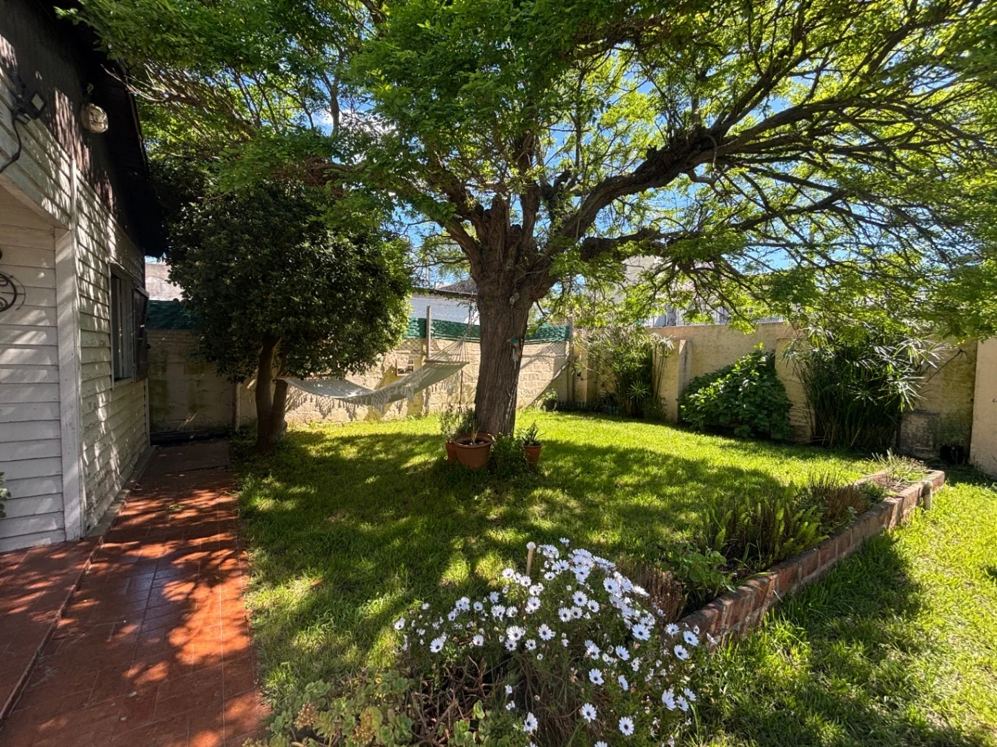 Venta Casa con gran quincho y pileta Climatizada - Imagen 3