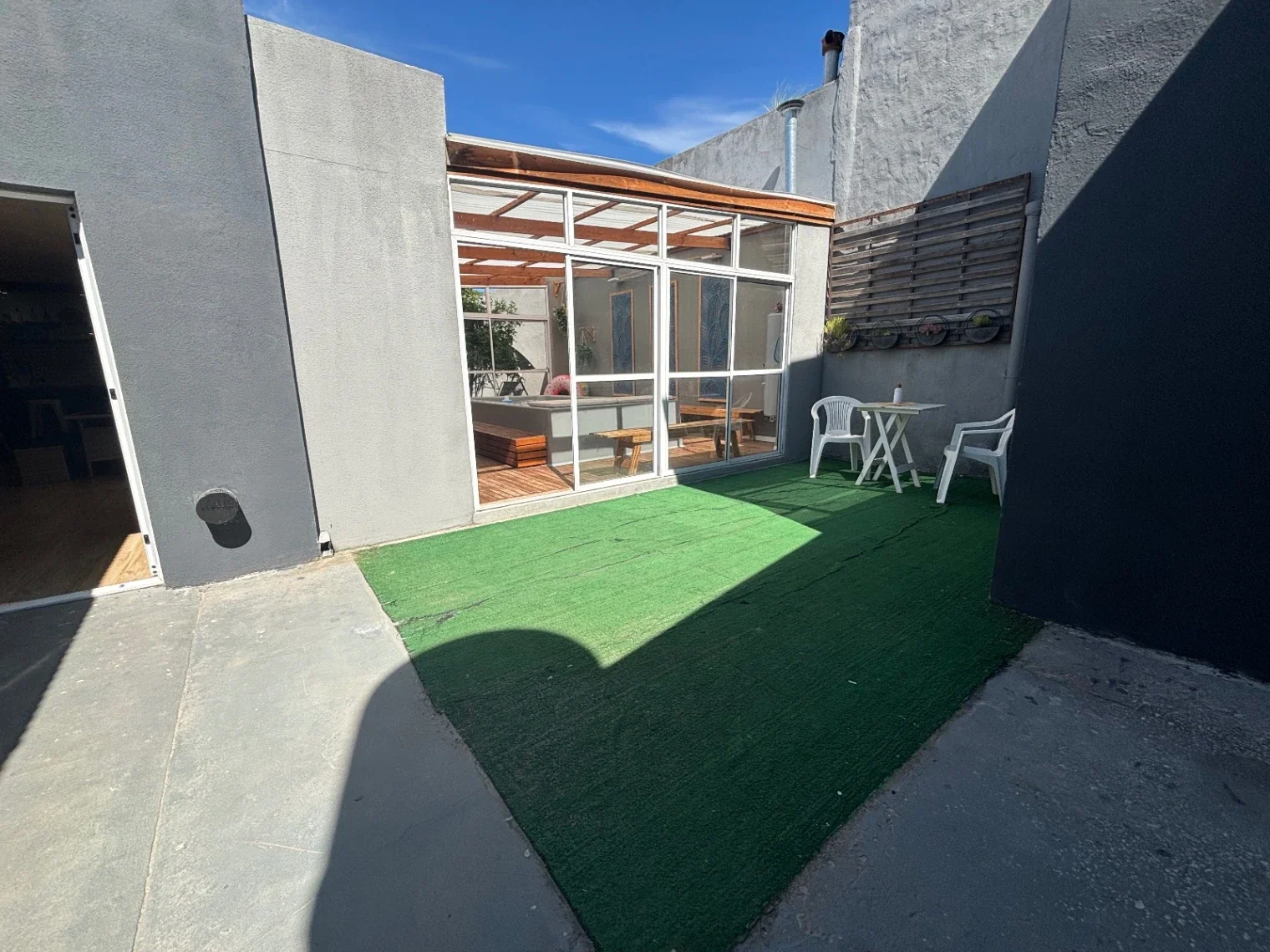 Venta Casa con gran quincho y pileta Climatizada - Imagen 4