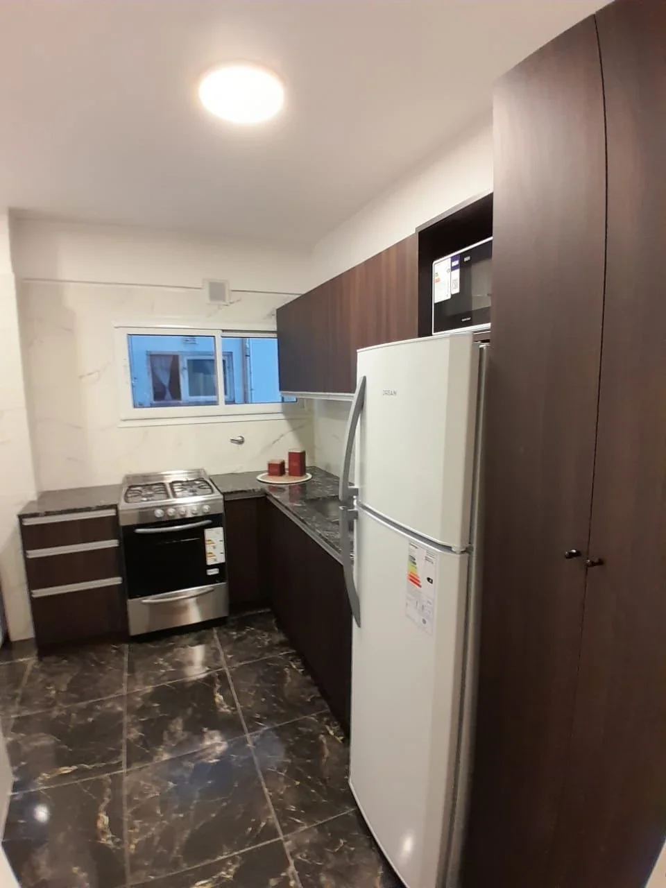 Venta Departamento 2 amb. y dependencia. Balcón al frente y Cochera. Zona Centro - Imagen 5