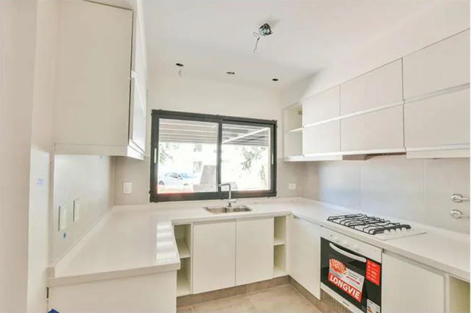 EN VENTA - Casa 3 dorm. + cocheras y PATIO- Condos Ugarchete, Fisherton, Rosario - Imagen 5