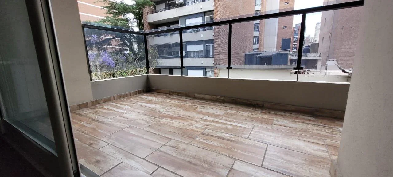Depto semipiso - 2 dorm. EN VENTA - Doble balcón! - Sarmiento 1725, Rosario - Imagen 2