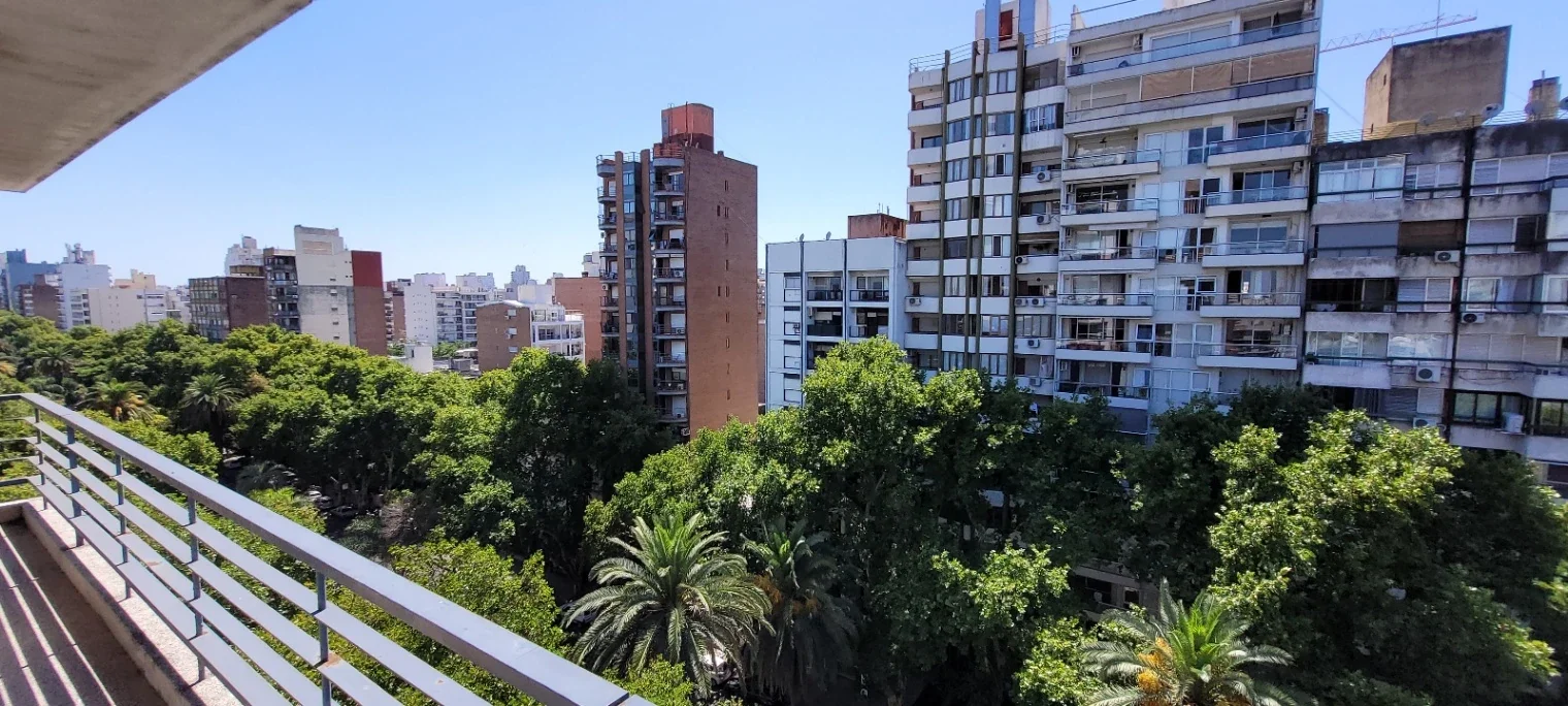 Dpto en VENTA - 3 dorm.+ comodín + balcón + galería-Bv.Oroño 500-VISTA AL FRENTE - Imagen 2