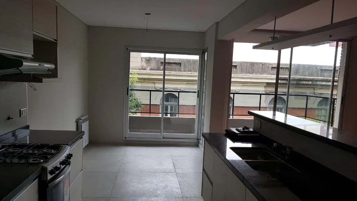 EN VENTA - Dpto de 1 dormitorio con PATIO - Catamarca al 2000- Centro, Rosario - Imagen 1