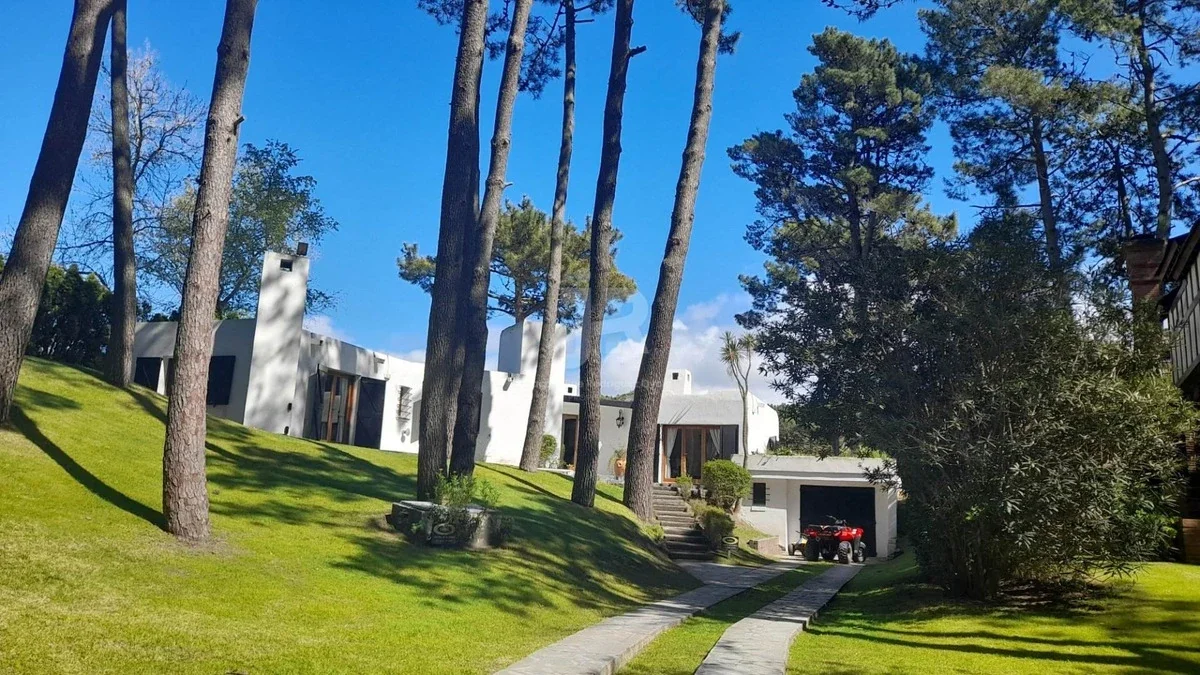CODIGO 640 - CASA EN ALQUILER TEMPORARIO CON PILETA - GARAGE - PINAMAR - Imagen 1