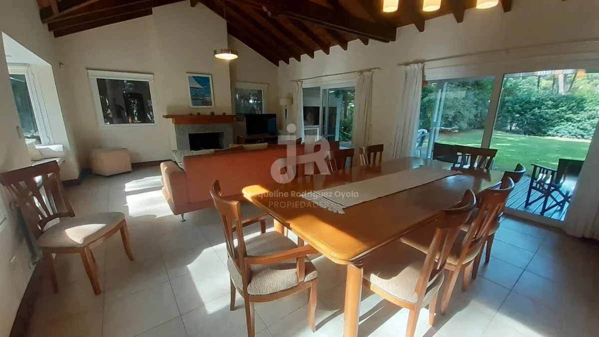 CODIGO 616 - CASA EN VENTA 4 DORMITORIOS - GARAGE - ZONA NORTE- FRONTERA PINAMAR - Imagen 5