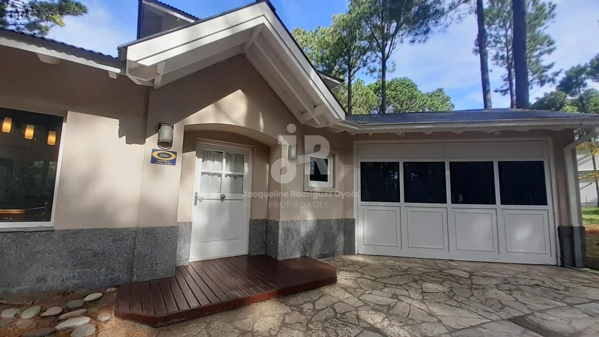CODIGO 616 - CASA EN VENTA 4 DORMITORIOS - GARAGE - ZONA NORTE- FRONTERA PINAMAR - Imagen 4