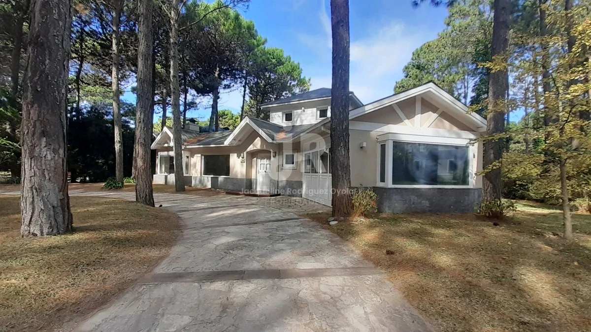 CODIGO 616 - CASA EN VENTA 4 DORMITORIOS - GARAGE - ZONA NORTE- FRONTERA PINAMAR - Imagen 1