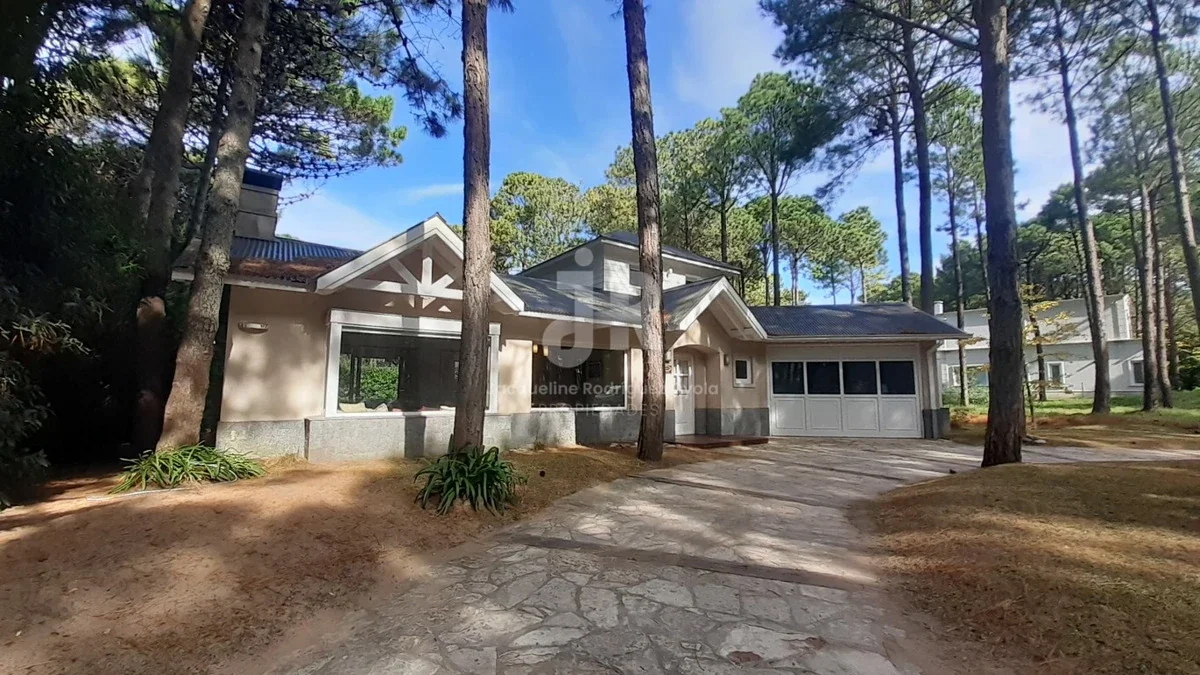 CODIGO 616 - CASA EN VENTA 4 DORMITORIOS - GARAGE - ZONA NORTE- FRONTERA PINAMAR - Imagen 3