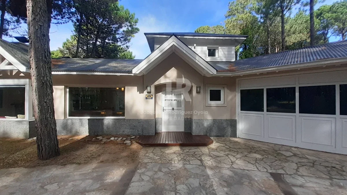 CODIGO 616 - CASA EN VENTA 4 DORMITORIOS - GARAGE - ZONA NORTE- FRONTERA PINAMAR - Imagen 2