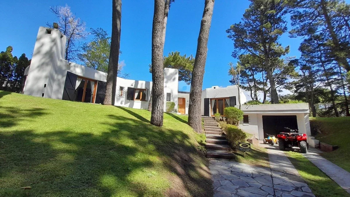 CODIGO 640 - CASA EN ALQUILER TEMPORARIO CON PILETA - GARAGE - PINAMAR - Imagen 2