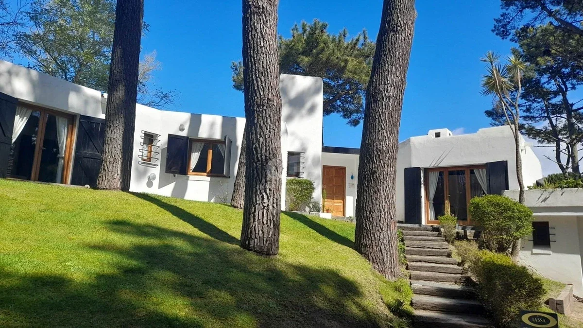 CODIGO 640 - CASA EN ALQUILER TEMPORARIO CON PILETA - GARAGE - PINAMAR - Imagen 3