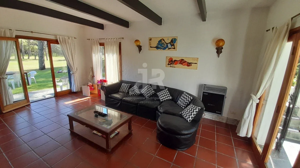 CODIGO 640 - CASA EN ALQUILER TEMPORARIO CON PILETA - GARAGE - PINAMAR - Imagen 4