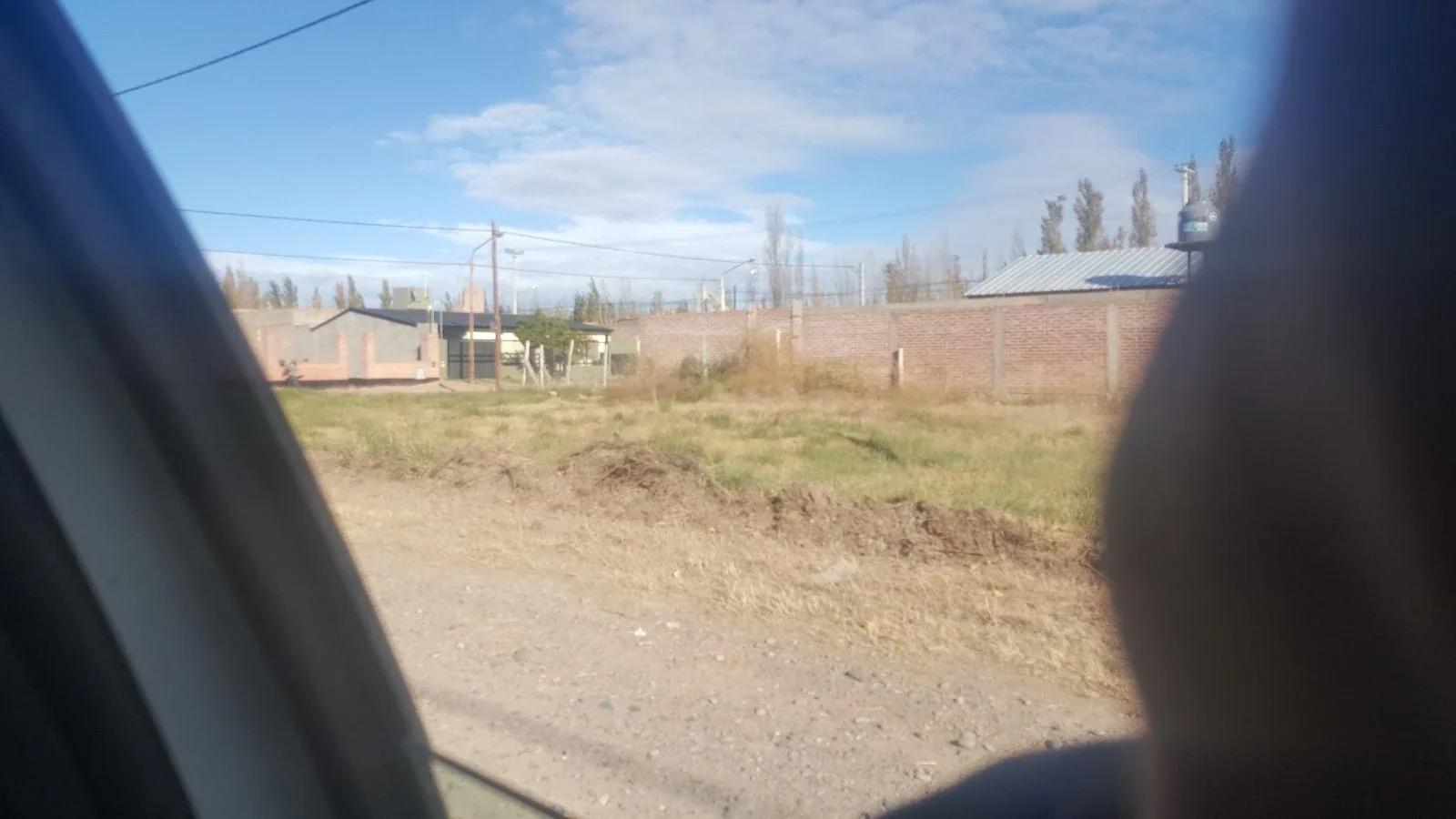 2 Grandes lotes de 450m2 c/u  - 1 Con PH y planos aprobados para 3 duplex. - Imagen 2