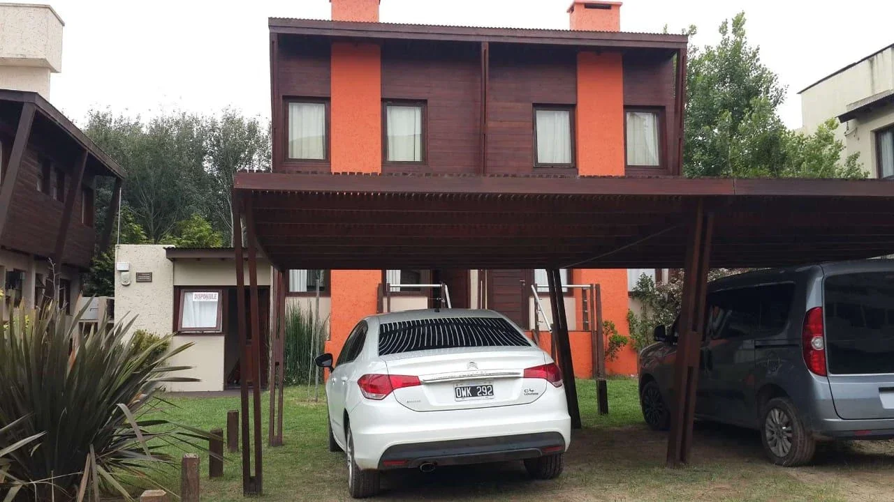 Complejo 4 unidades a 100 mts del mar RETASADO !!!!!! - Imagen 1