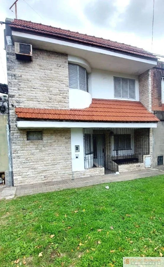 Casa en venta de 4 dormitorios c/ cochera en Parque Casado - Imagen 2