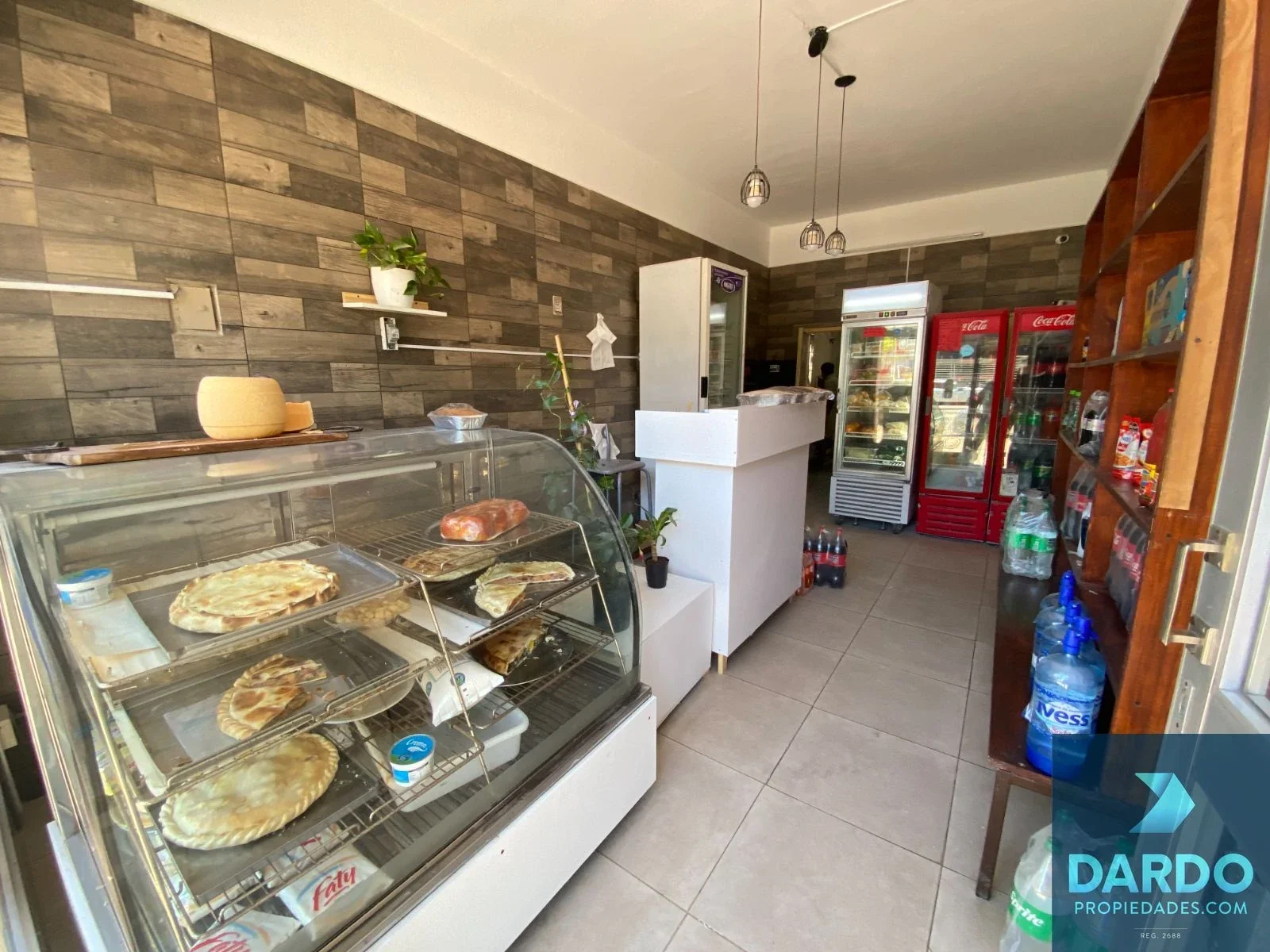Local comercial en alquiler sobre Av. Independencia - Imagen 1