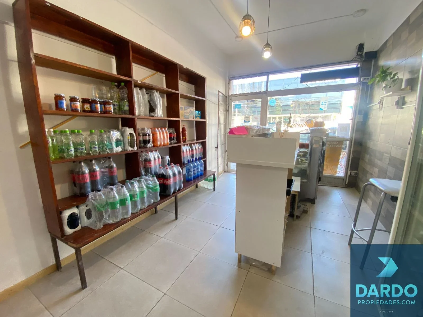 Local comercial en alquiler sobre Av. Independencia - Imagen 2