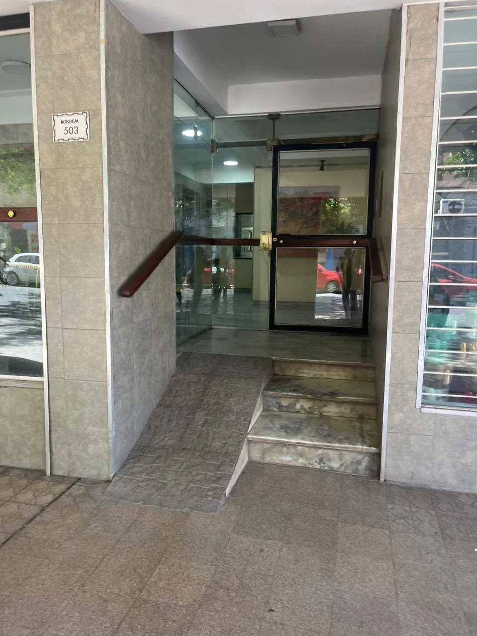 Departamento de 3 dormitorios en venta c/ cochera en Barrio Sur - Imagen 2