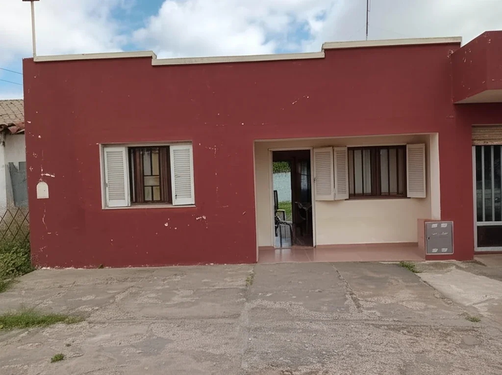 Casa en venta de 2 dormitorios c/ cochera en Balcarce - Imagen 1
