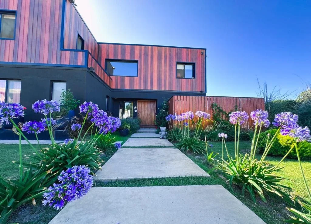 Casa en venta de 6 dormitorios a la laguna y con pileta en Santa Isabel - Imagen 2