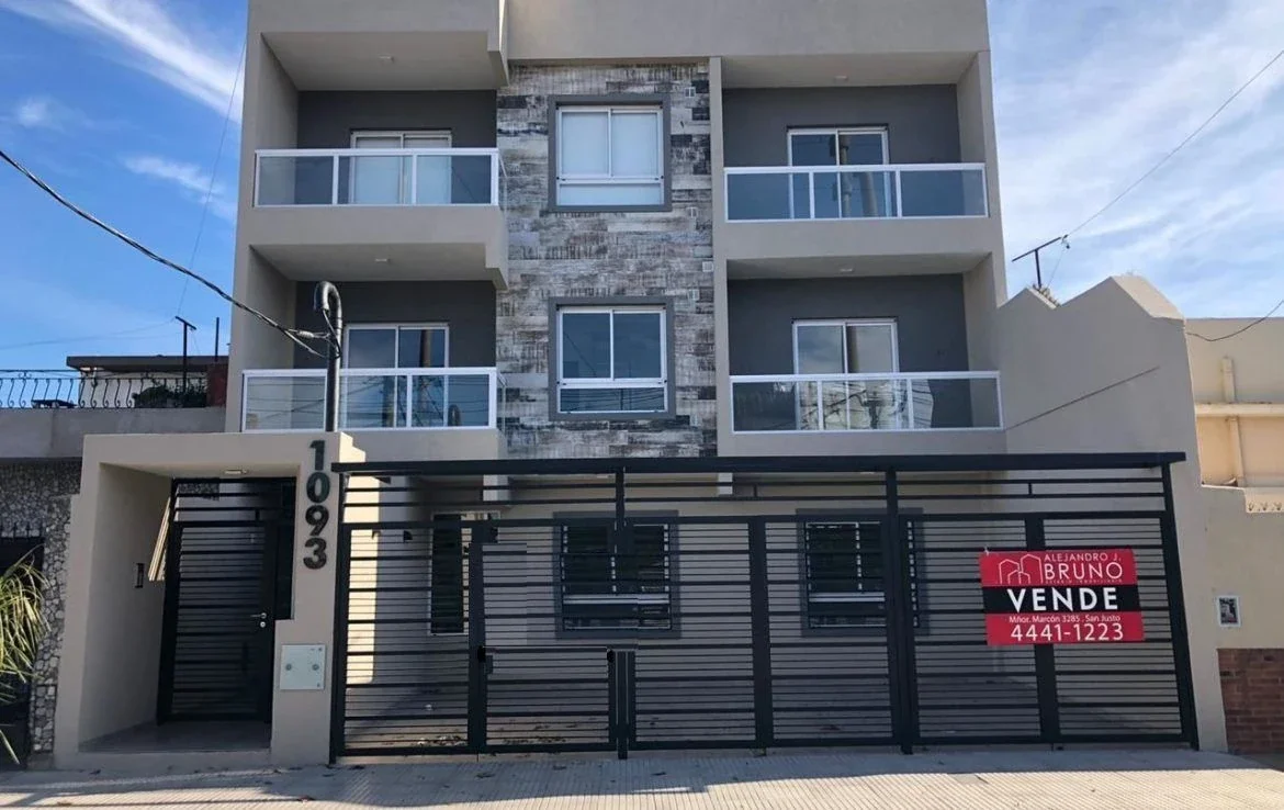 DEPARTAMENTO 2 AMB – 1° PISO FRENTE – CON BALCON Y COCHERA - Imagen 1