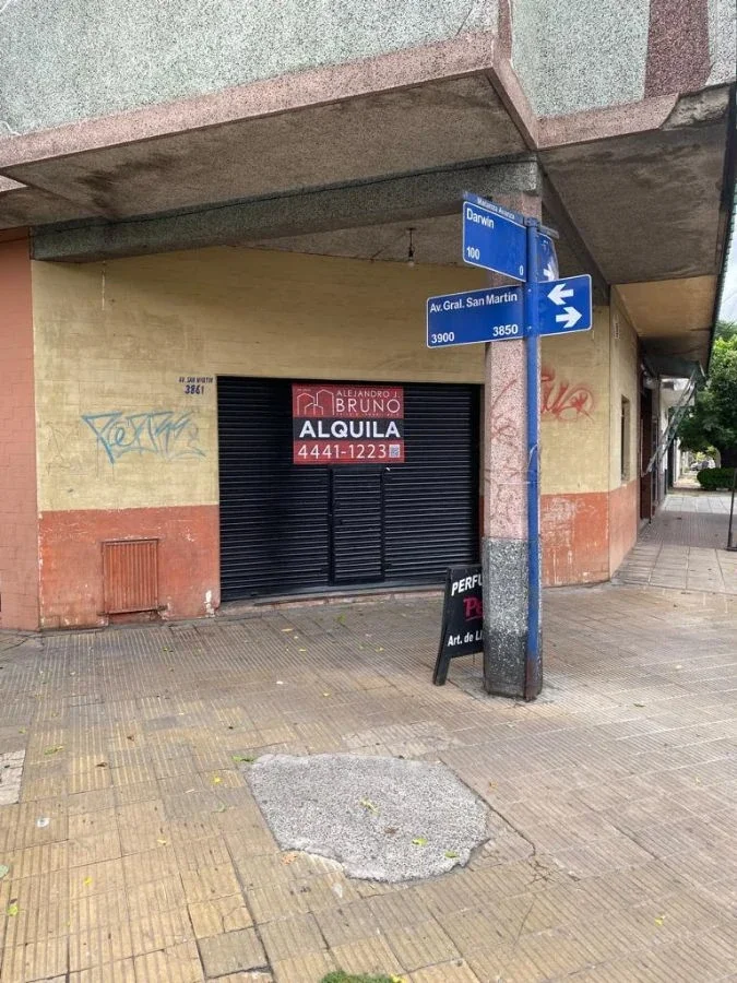 LOCAL COMERCIAL 26 M2 - EN ESQUINA - - Imagen 2