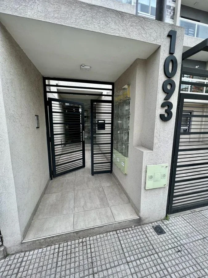 DEPARTAMENTO 2 AMB – 1° PISO FRENTE – CON BALCON Y COCHERA - Imagen 2