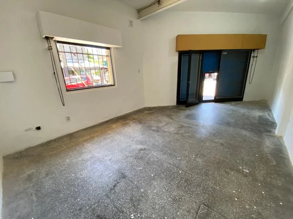 LOCAL COMERCIAL 26 M2 - EN ESQUINA - - Imagen 3