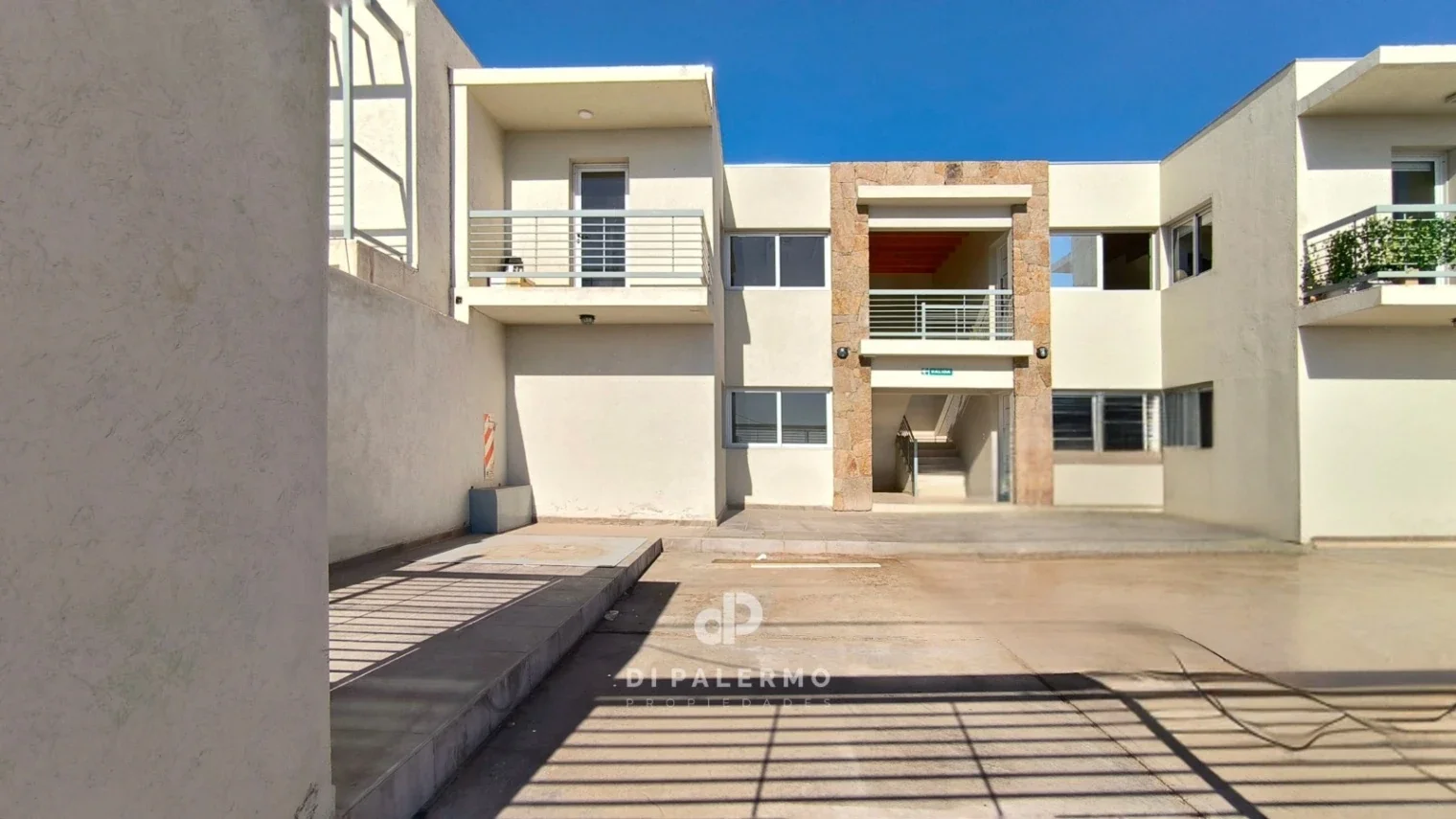 VENTA DE DEPTO EN COMPLEJO ARAUCA-MAIPÚ- P.B.- 2 HABITACIONES 2 BAÑOS Y COCHERA - Imagen 2