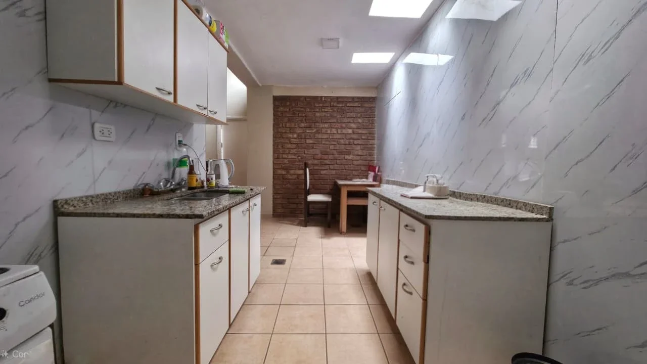 VENTA DE CASA O LOCAL COMERCIAL EN ESQUINA A METROS DEL PARQUE GRAL. SAN MARTÍN! - Imagen 3