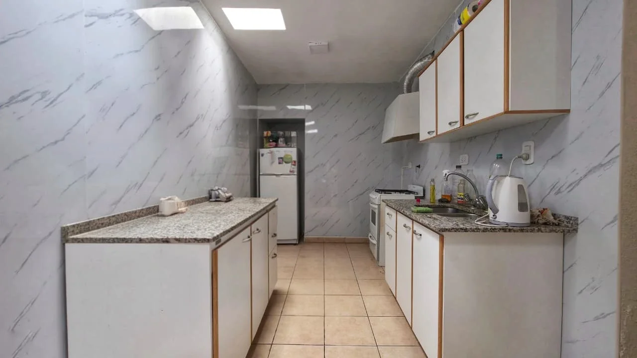 VENTA DE CASA O LOCAL COMERCIAL EN ESQUINA A METROS DEL PARQUE GRAL. SAN MARTÍN! - Imagen 4
