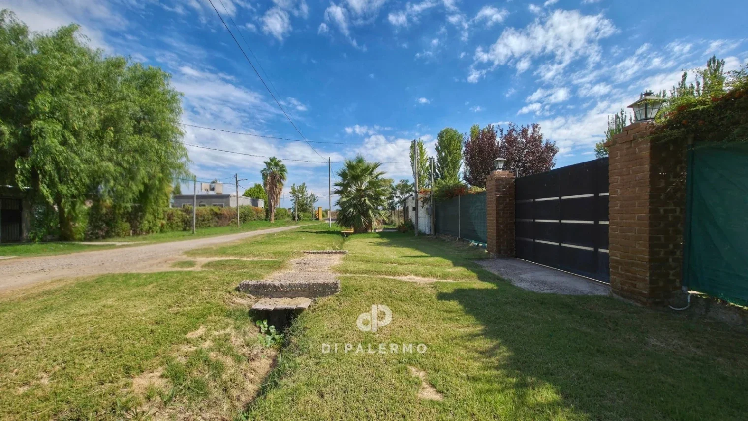 VENTA DE CASA CON 4 HABITACIONES Y GRAN PARQUIZADO - Imagen 3