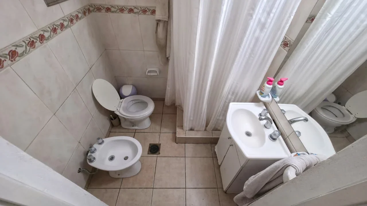 VENTA DE CASA O LOCAL COMERCIAL EN ESQUINA A METROS DEL PARQUE GRAL. SAN MARTÍN! - Imagen 5