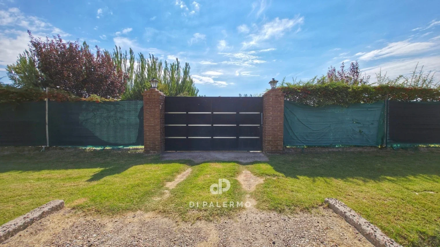 VENTA DE CASA CON 4 HABITACIONES Y GRAN PARQUIZADO - Imagen 2