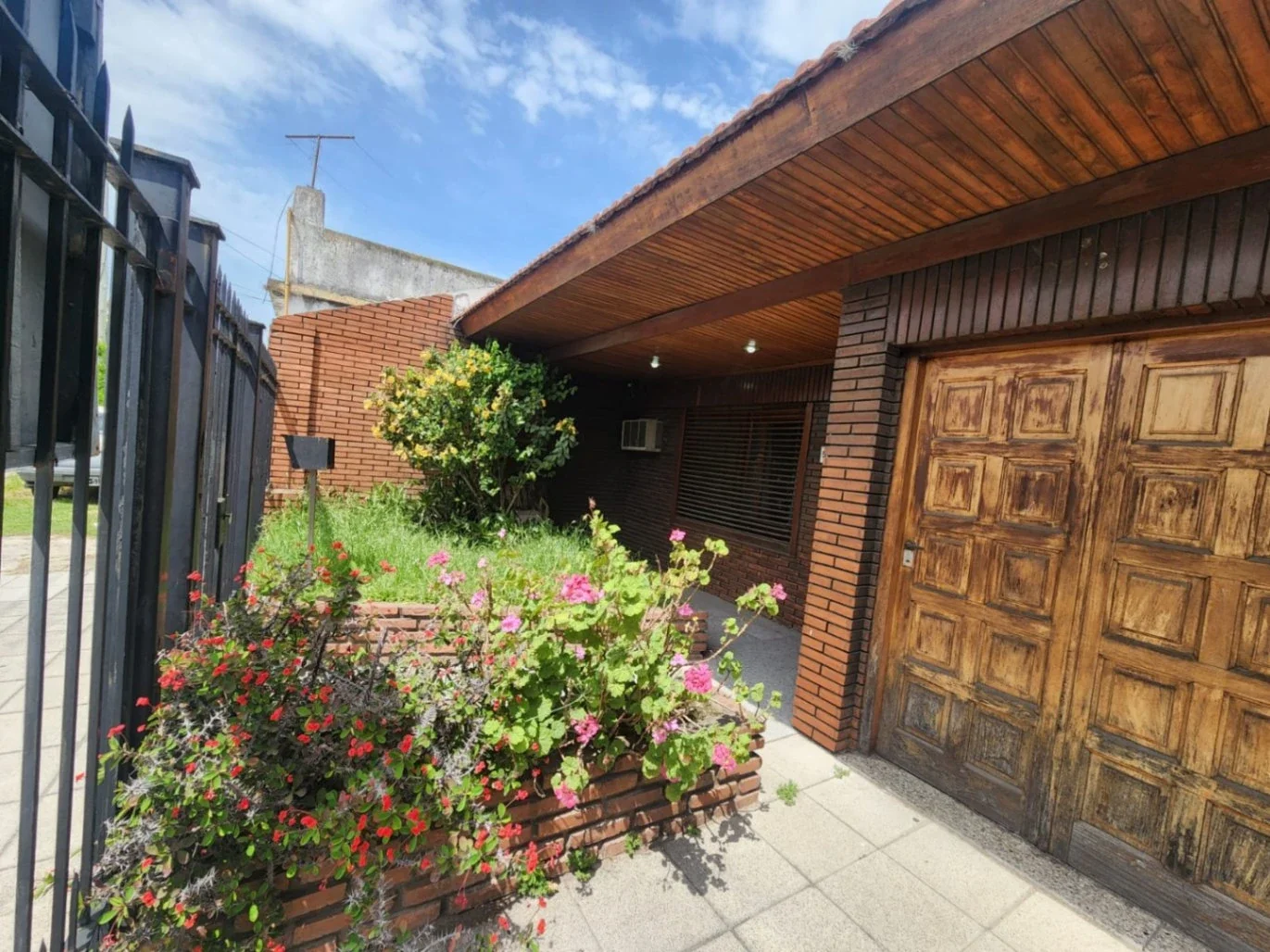 Chalet en venta c/ cochera en Lanús Oeste - Imagen 2